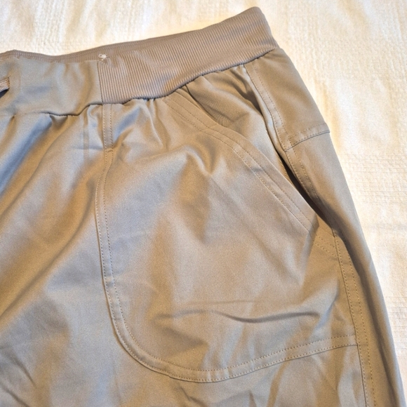 St. John's Bay Women's size 1X light weight capri pants, light tan shade, EUC - Picture 4 of 7